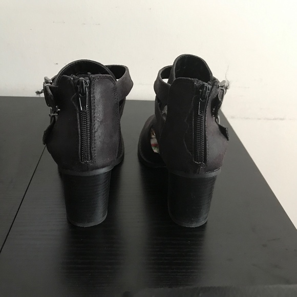 Shoes - Picture 2 of 4